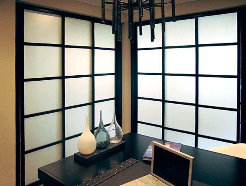 Угловая перегородка в японском стиле с матовым стеклом Электросталь
